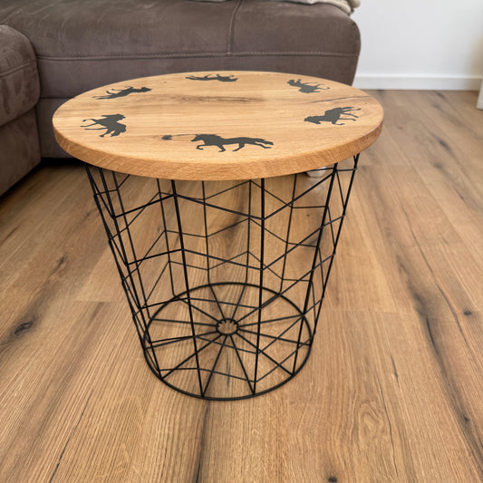 Epoxid Beistelltisch „Tölter", schwarz mit Goldpartikeln