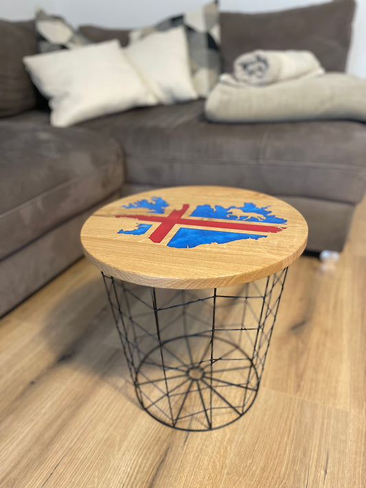 Epoxid Beistelltisch „Islandflagge“, blau rot mit weißem Schimmer 02
