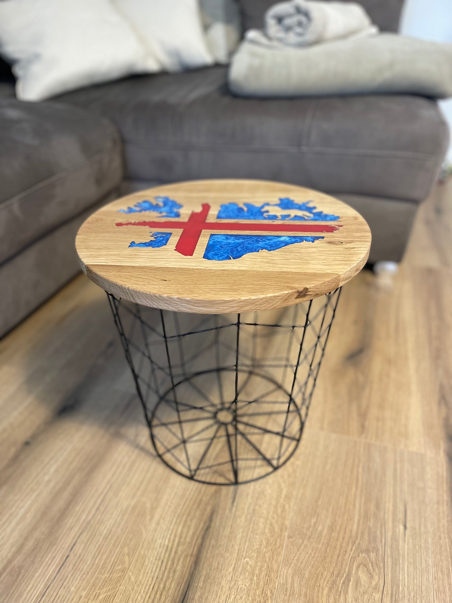 Epoxid Beistelltisch „Islandflagge“, blau weiß rot 07