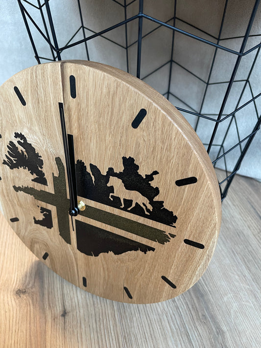 Epoxid Uhr "Islandflagge", schwarz mit Goldpartikeln
