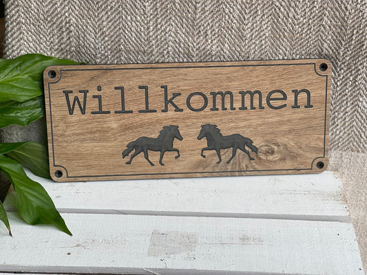 Stallschild „Willkommen“ mit zwei Töltern
