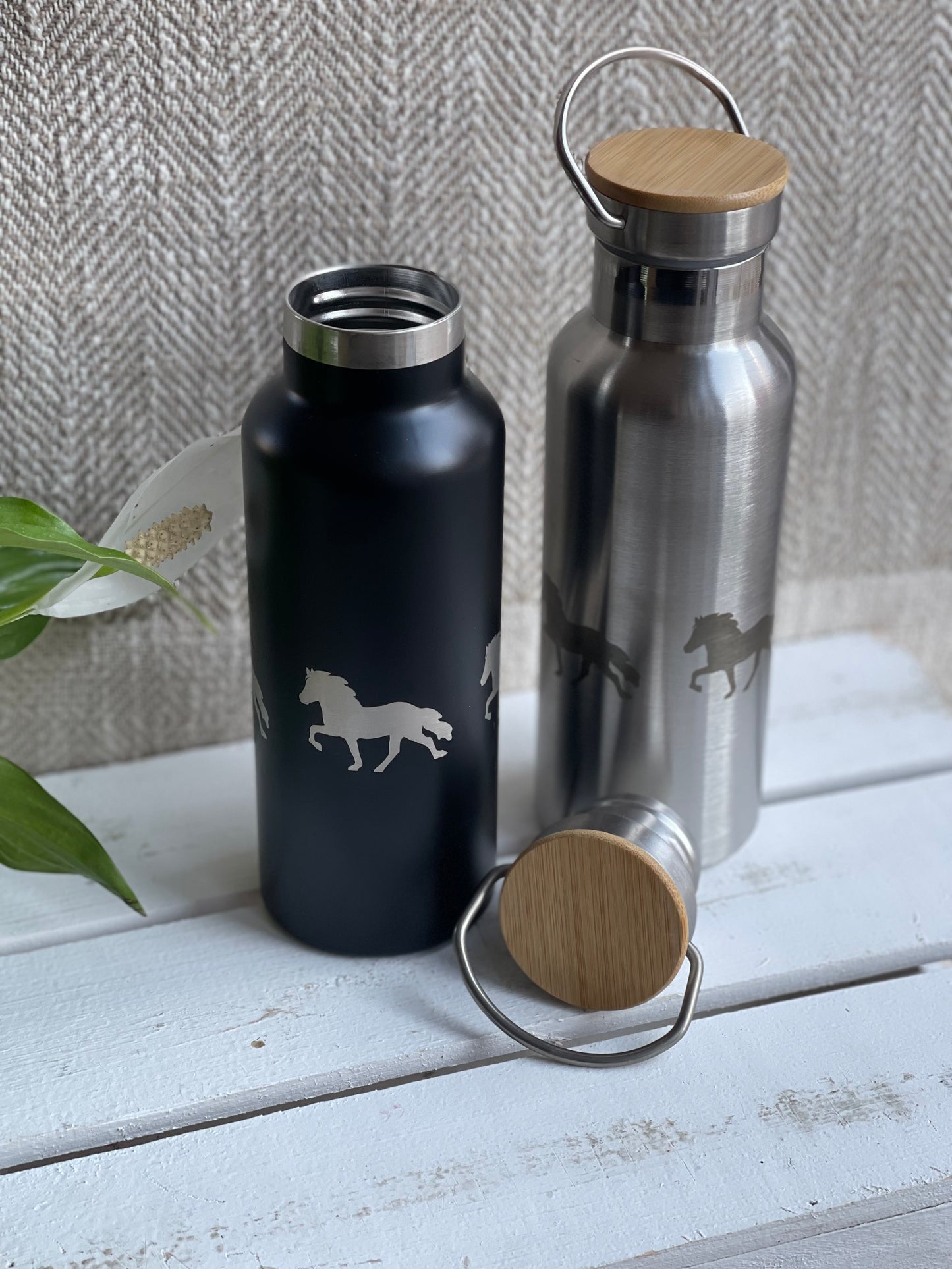 Isolierflasche aus Edelstahl mit Bambusdeckel "Tölter umlaufend"