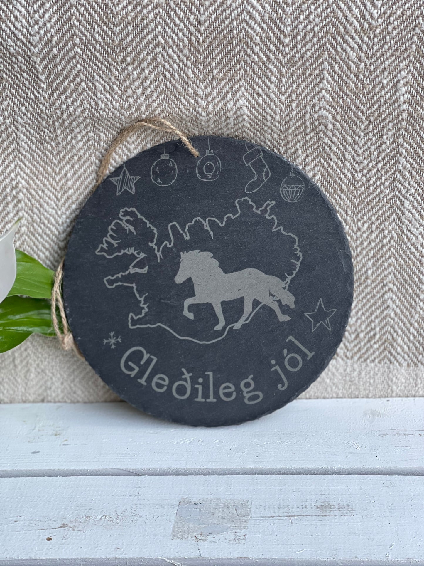 Schieferschild "Gledileg jól" mit Tölter, rund