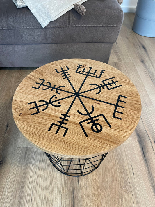 Epoxid Beistelltisch „Vegvísir", schwarz mit Goldpartikeln 01