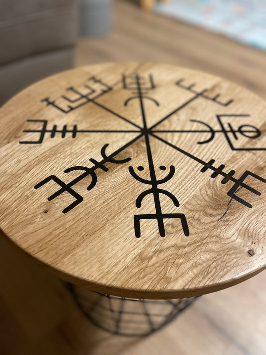 Epoxid Beistelltisch „Vegvísir", schwarz mit Goldpartikeln 02