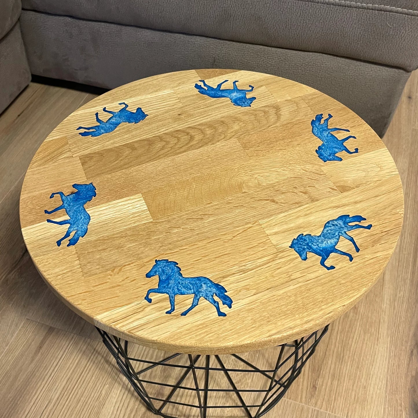 Epoxid Beistelltisch „Tölter“, blau weiß