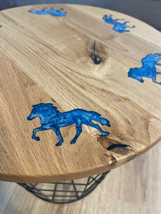 Epoxid Beistelltisch „Tölter“, blau weiß 01