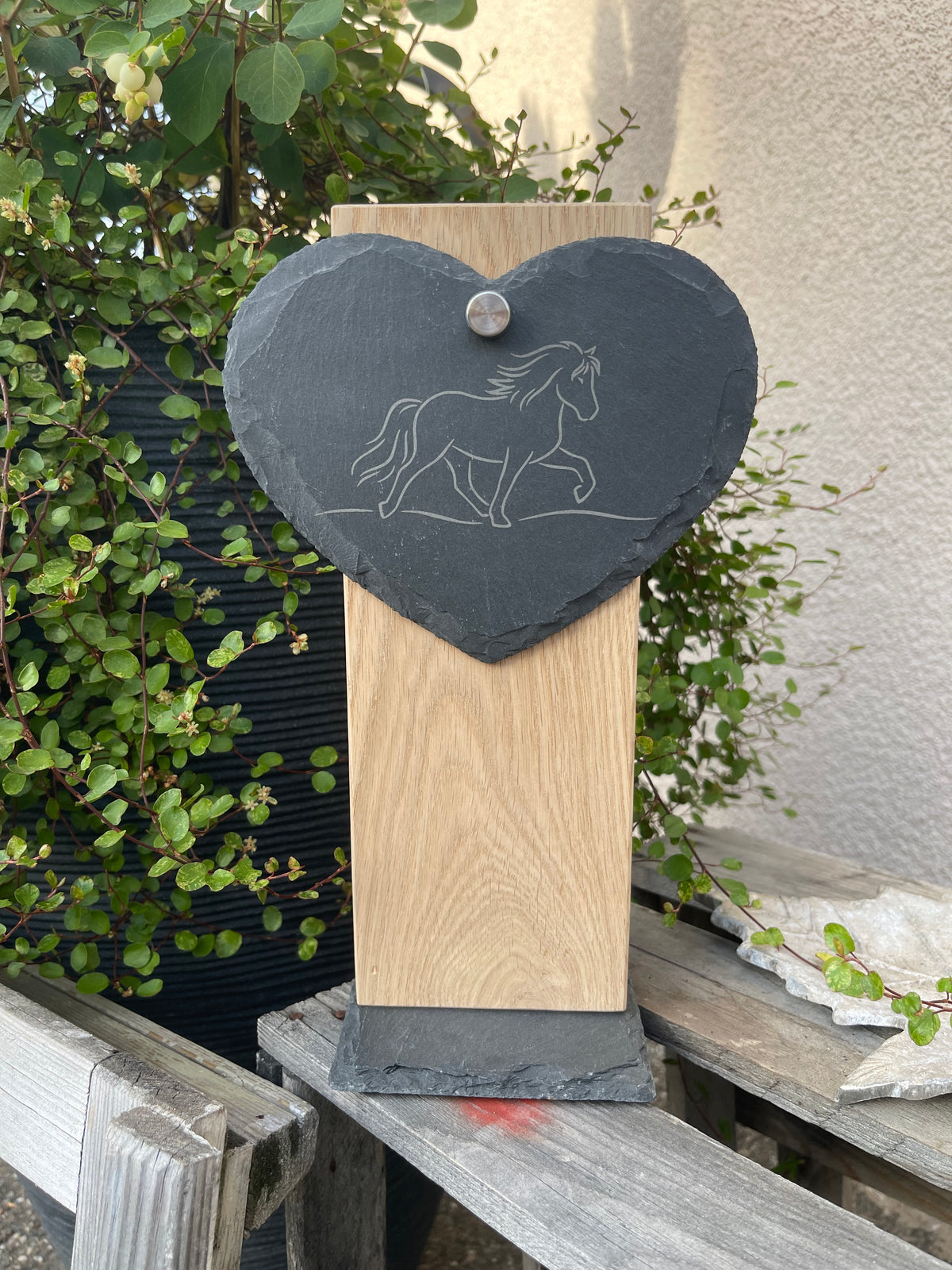 Stele mit Schieferherz