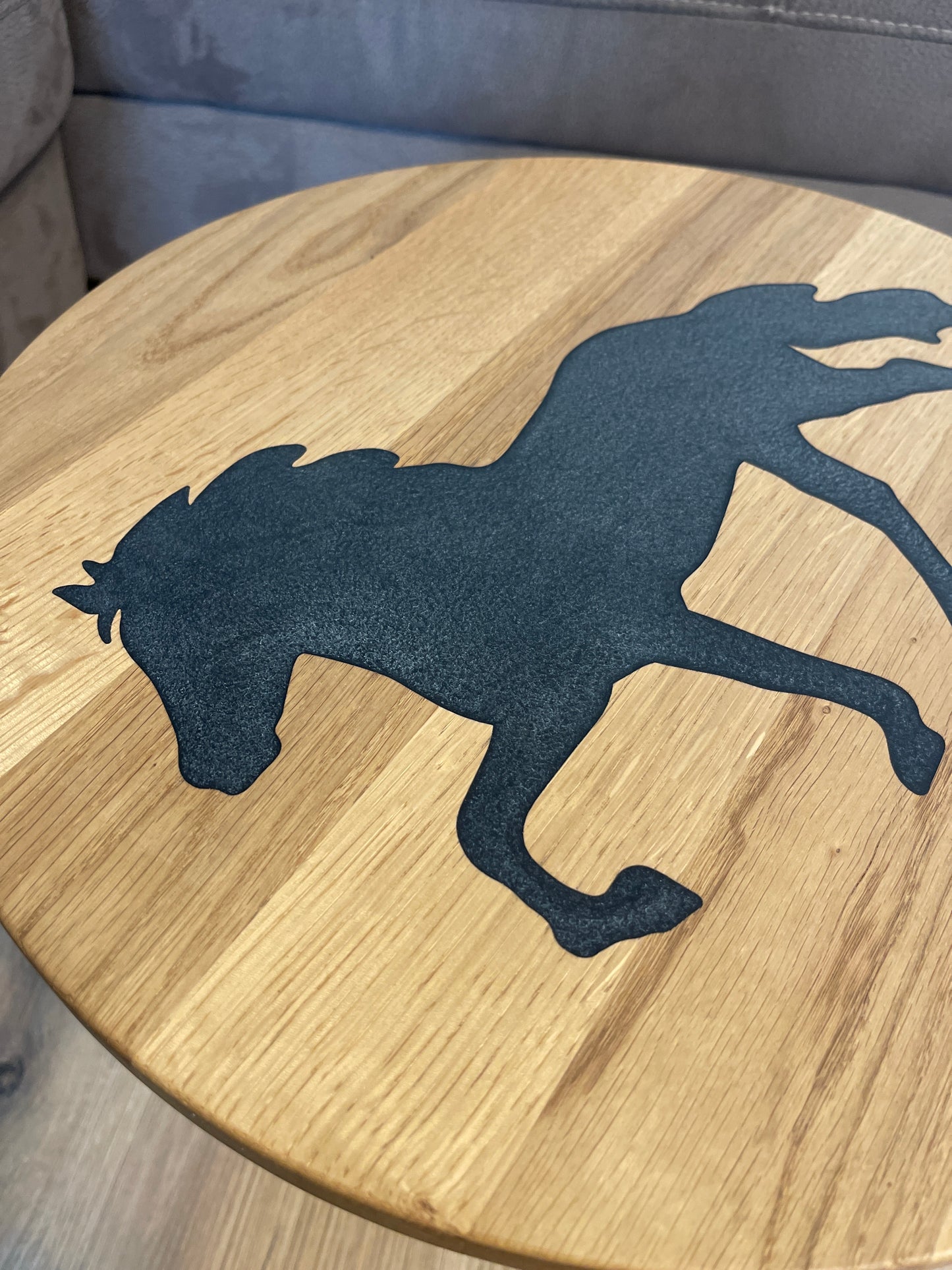 Epoxid Beistelltisch „Tölter groß“, schwarz silber