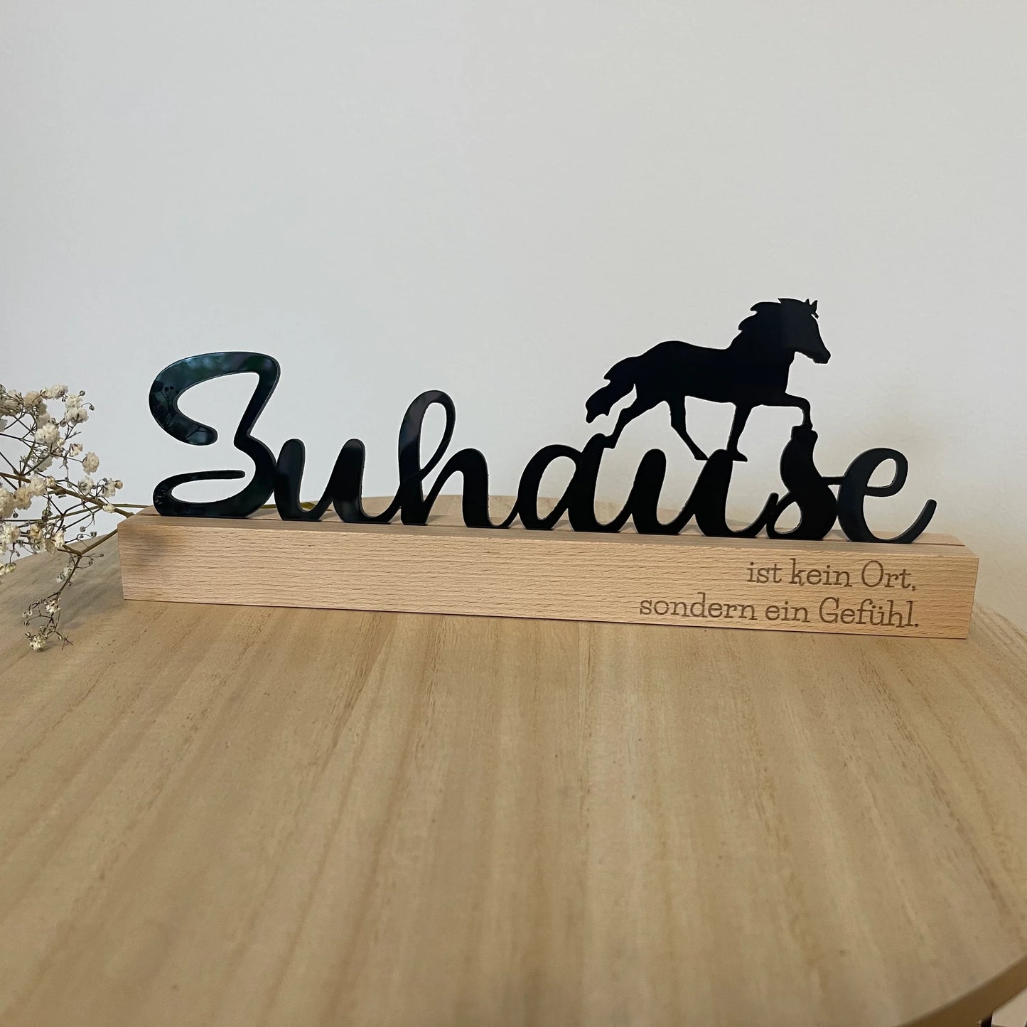 Aufsteller aus Acryl "Zuhause" mit Tölter