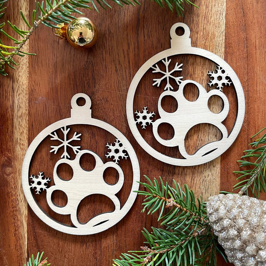 Christbaumkugel "Pfote mit Schneeflocken"