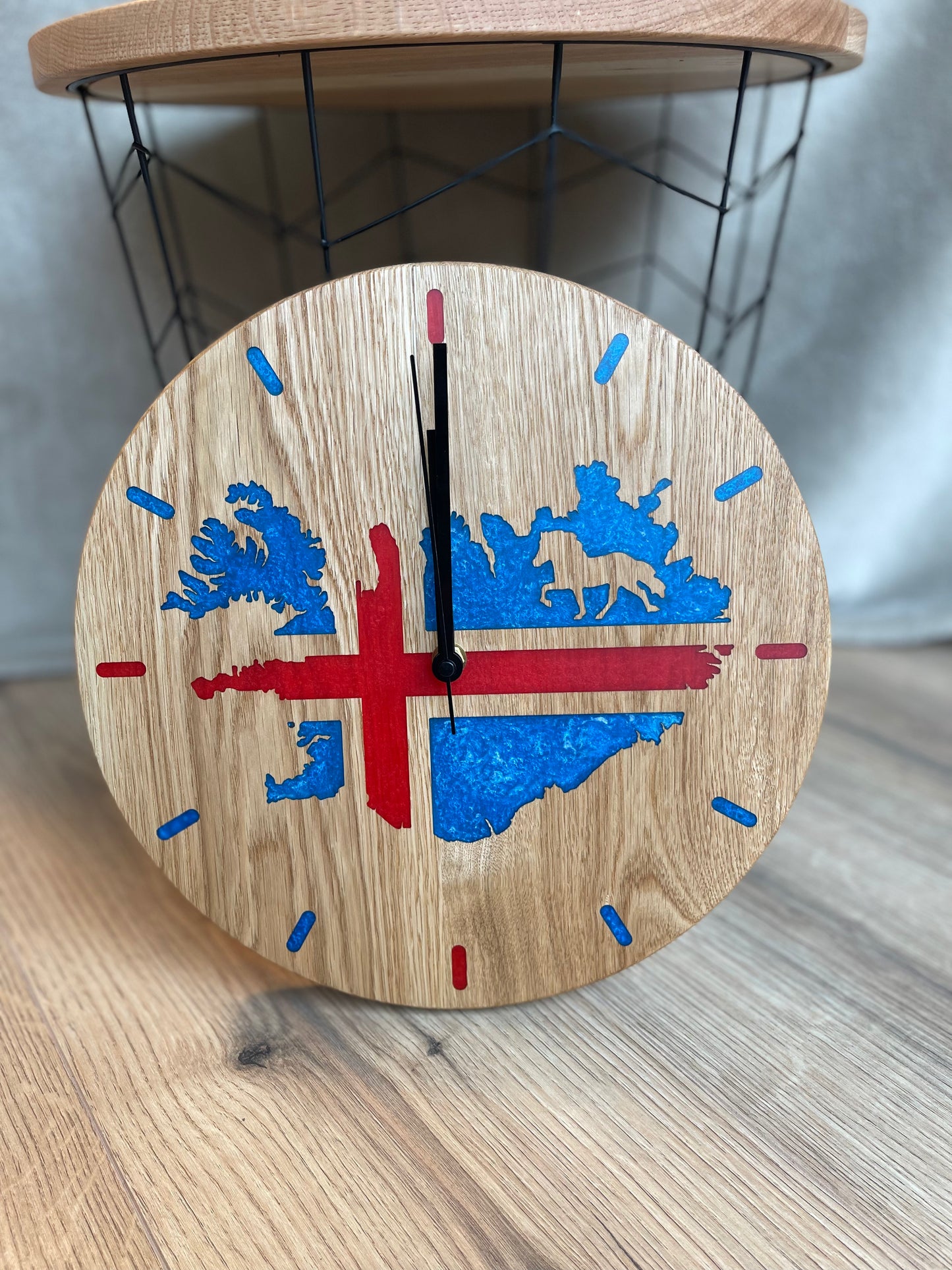 Epoxid Uhr "Islandflagge", blau weiß rot 06