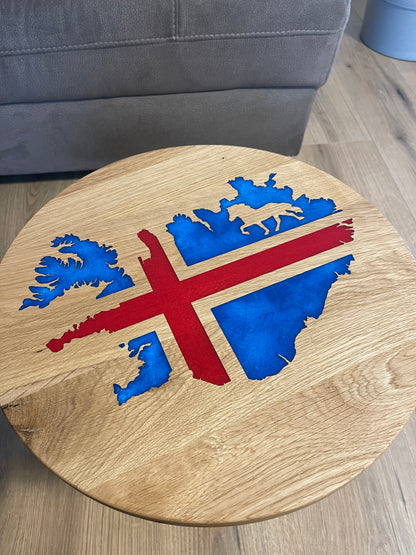 Epoxid Beistelltisch „Islandflagge“, blau rot mit weißem Schimmer 01
