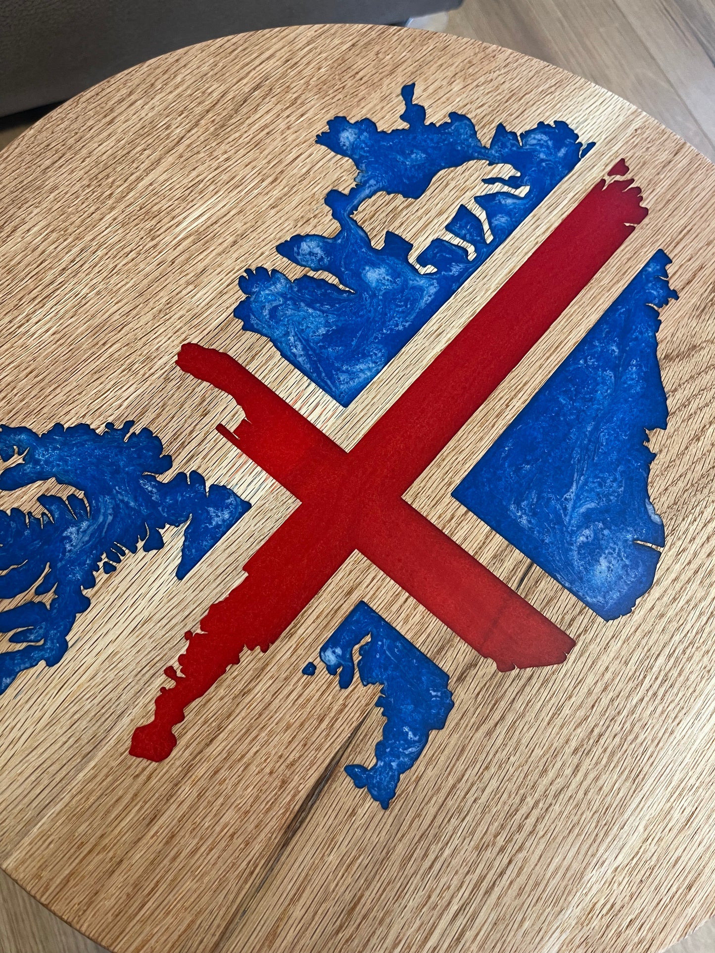 Epoxid Beistelltisch „Islandflagge“, blau weiß rot 03