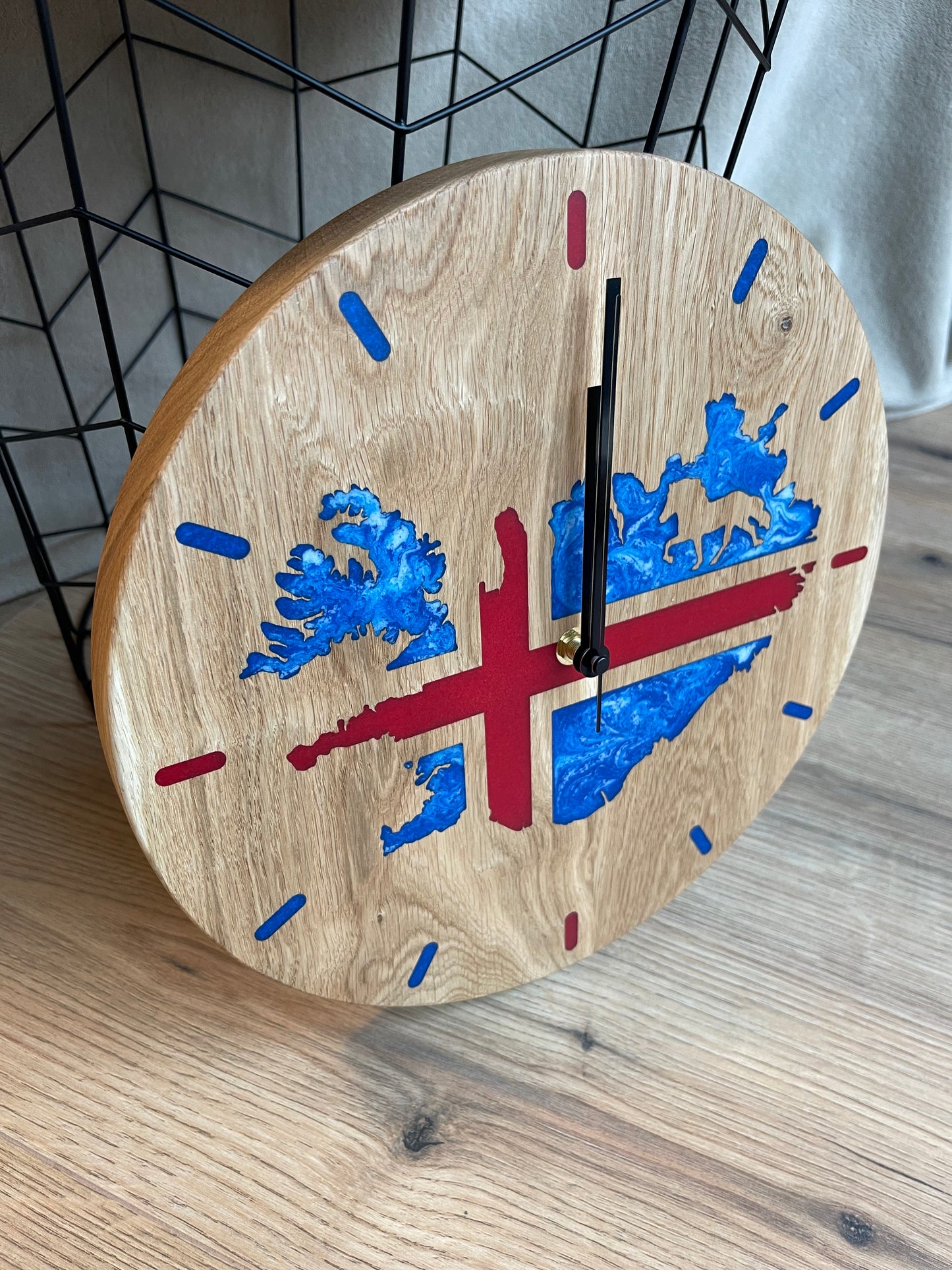 Epoxid Uhr "Islandflagge", blau weiß rot 02