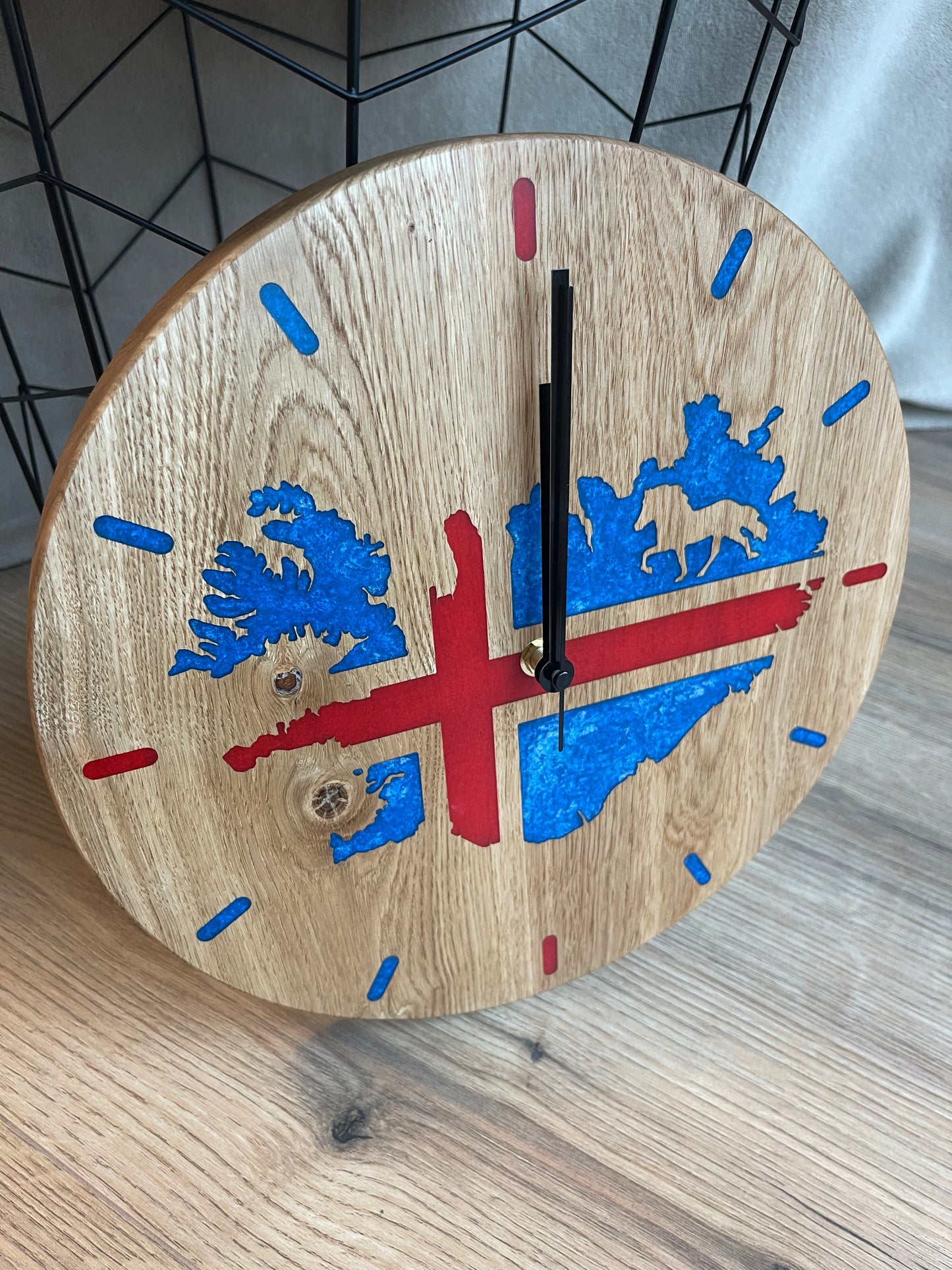 Epoxid Uhr "Islandflagge", blau weiß rot 03
