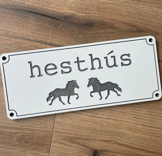 Individuelles Stallschild mit zwei Töltern und Namen