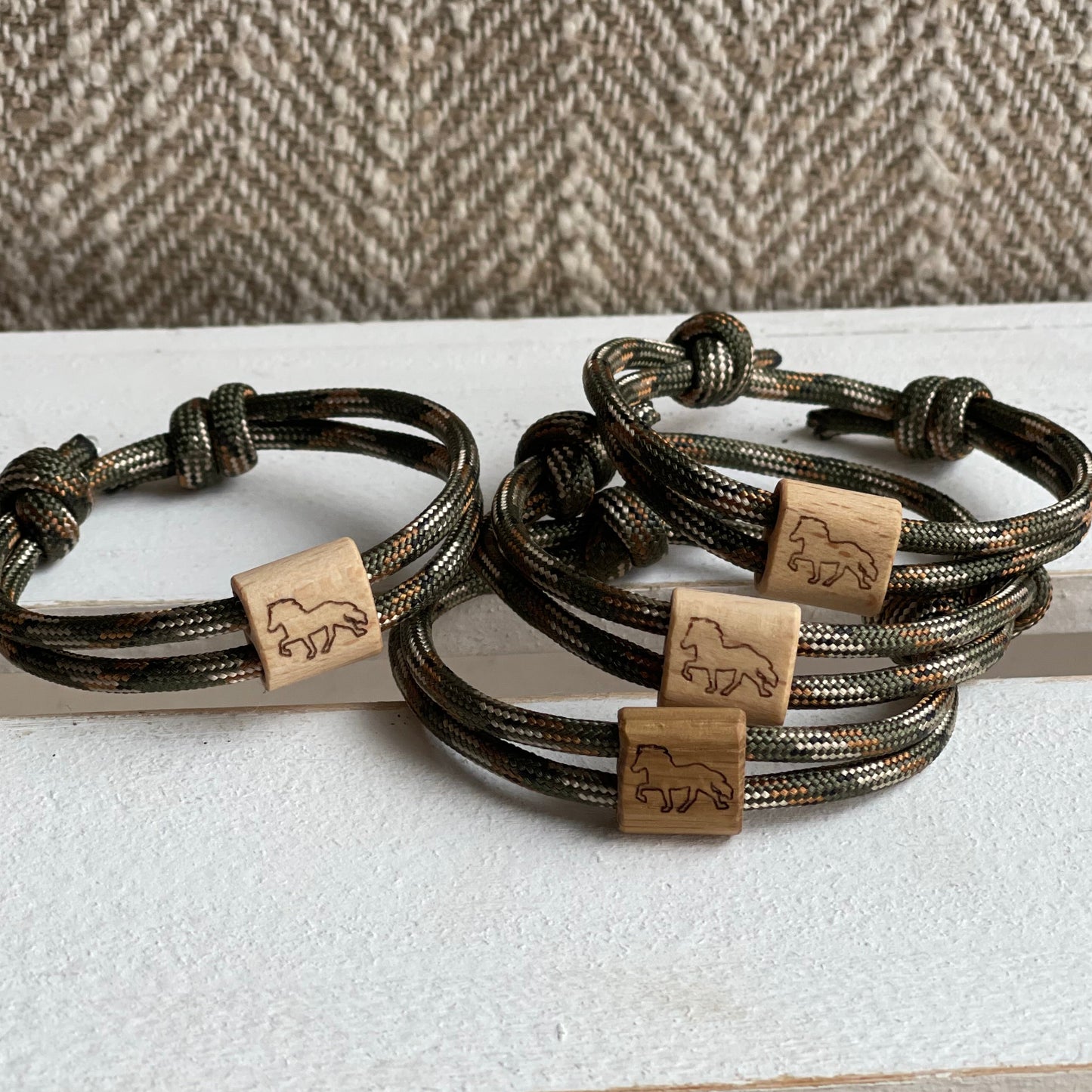 Paracordarmband mit Holzperle