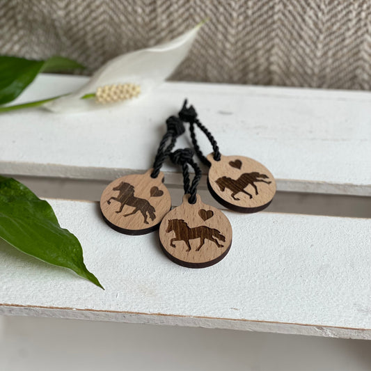 Schlüsselanhänger "Tölter" aus Holz