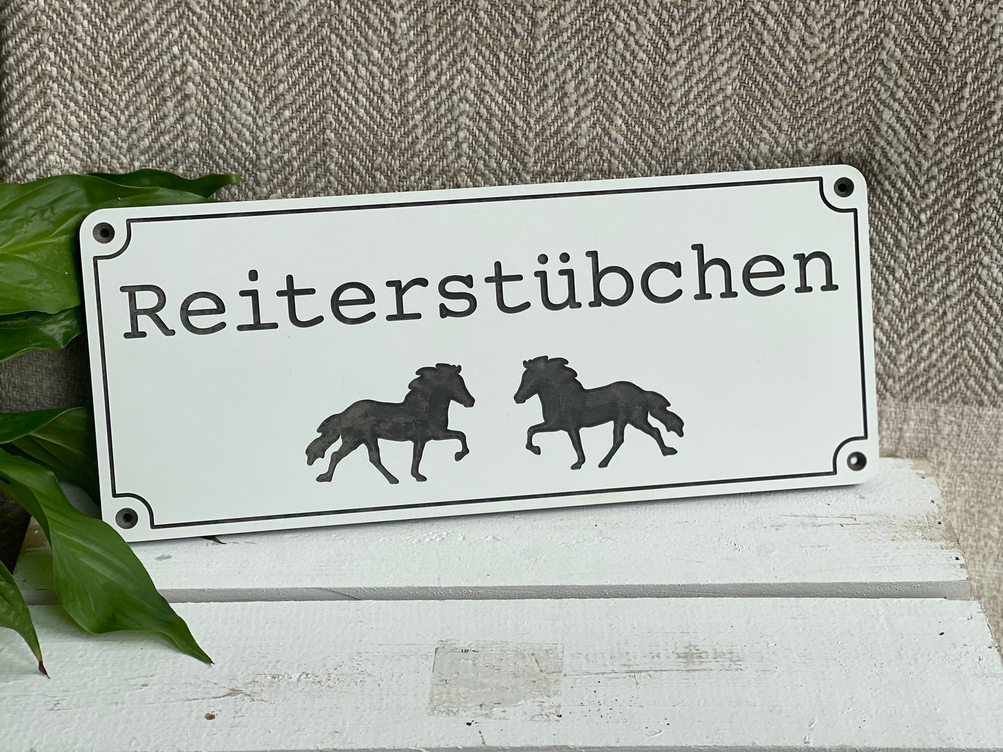 Stallschild "Reiterstübchen" mit zwei Töltern
