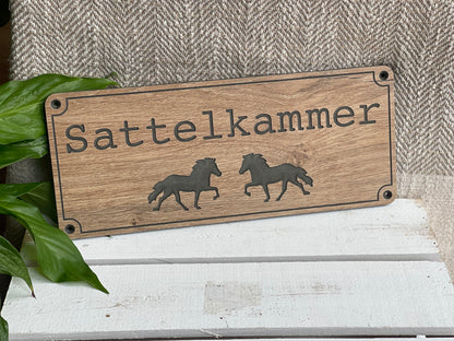 Stallschild "Sattelkammer" mit zwei Töltern