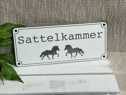 Stallschild "Sattelkammer" mit zwei Töltern