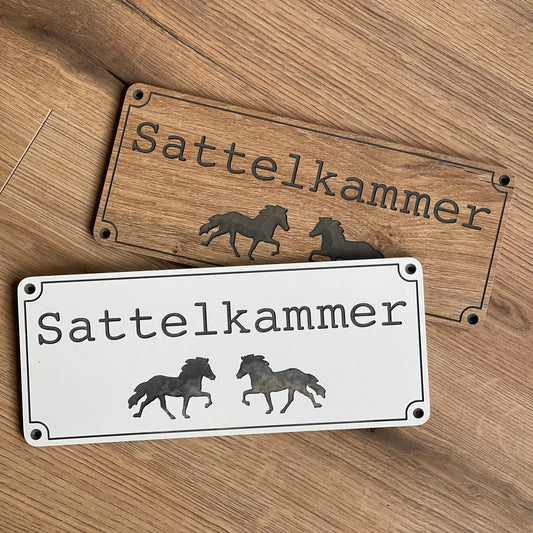 Stallschild "Sattelkammer" mit zwei Töltern