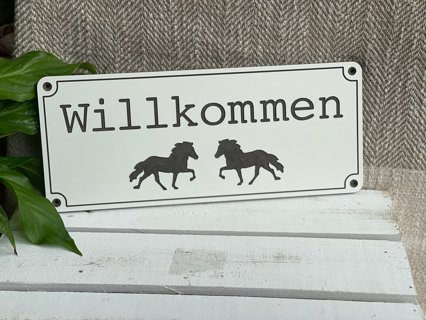 Stallschild „Willkommen“ mit zwei Töltern