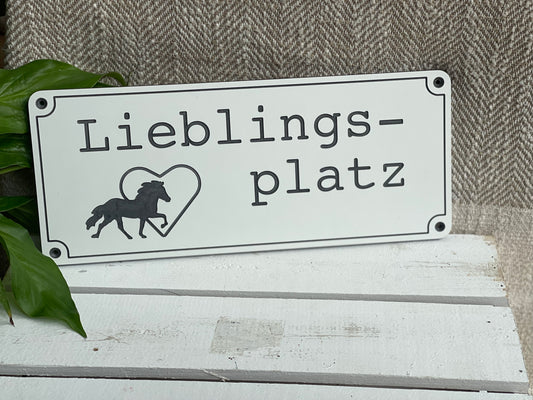 Stallschild "Lieblingsplatz" mit Tölter im Herz