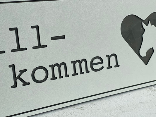 Stallschild „Willkommen“ mit Pferd im Herz