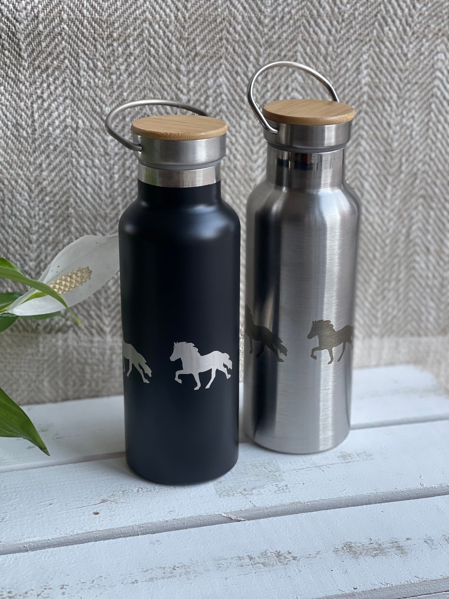 Isolierflasche aus Edelstahl mit Bambusdeckel "Tölter umlaufend"