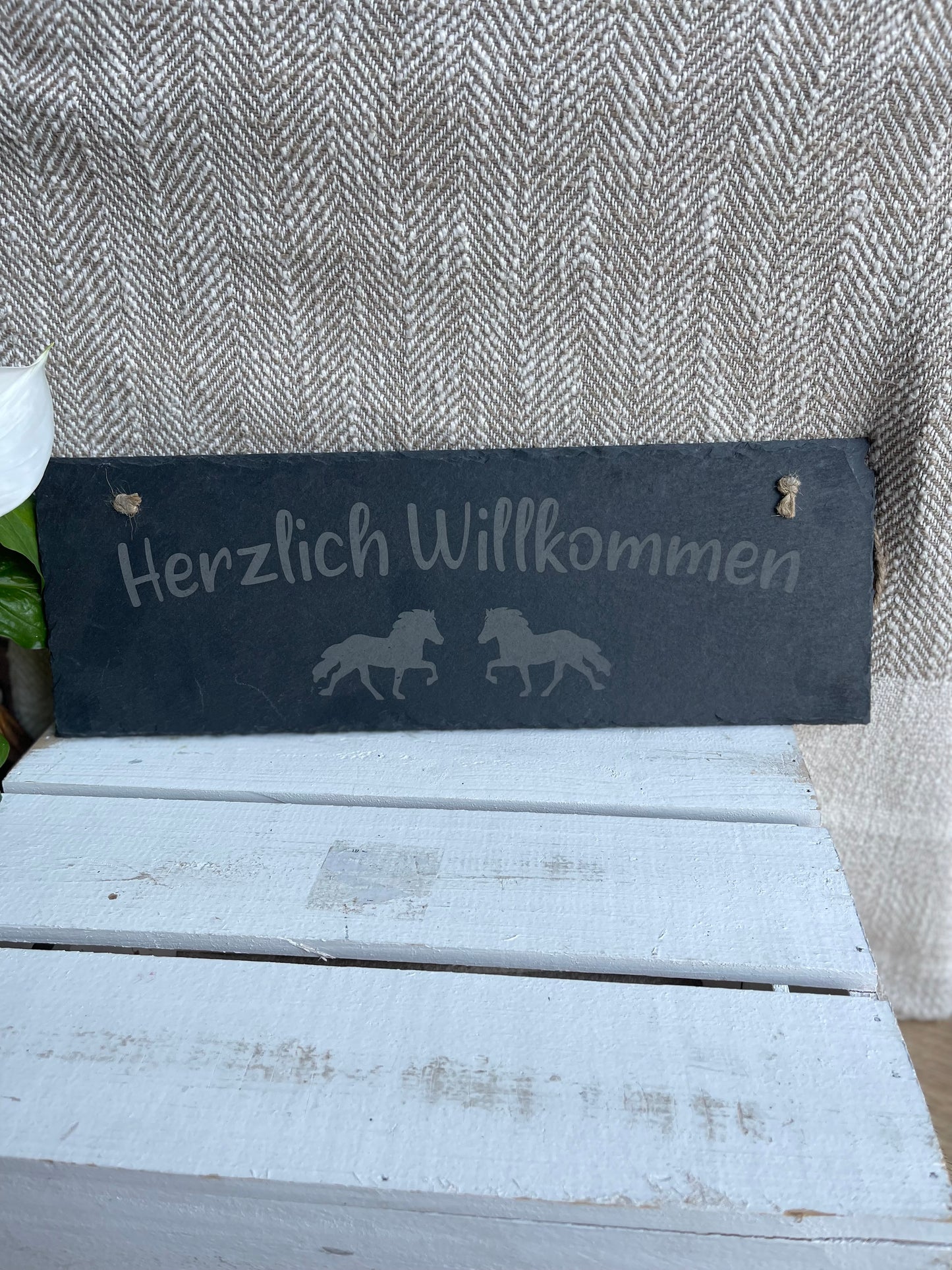 Schieferschild "Herzlich Willkommen" mit Tölter, eckig