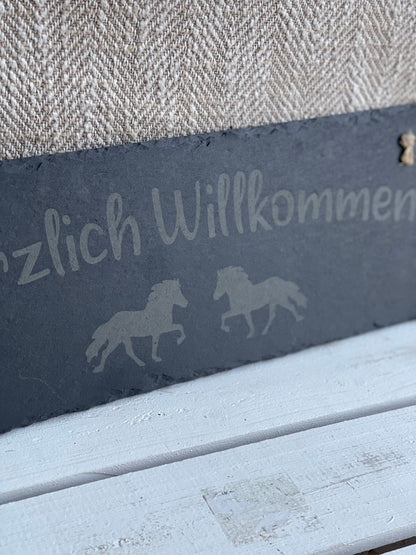 Schieferschild "Herzlich Willkommen" mit Tölter, eckig
