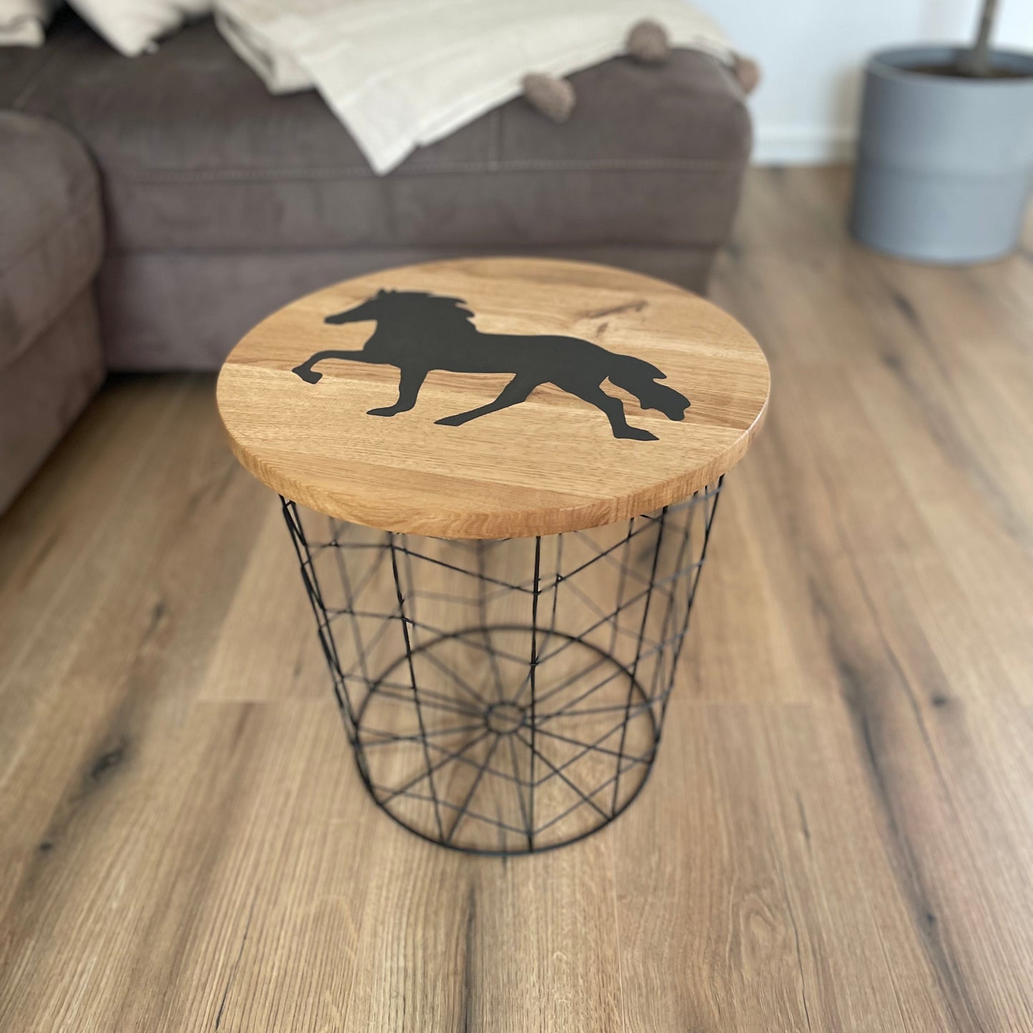 Epoxid Beistelltisch „Tölter groß“, schwarz mit Goldpartikel