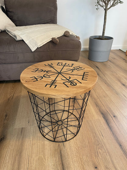 Epoxid Beistelltisch „Vegvísir", schwarz mit Goldpartikeln 01