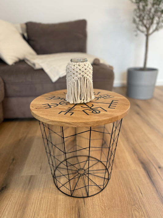 Epoxid Beistelltisch „Vegvísir", schwarz mit Goldpartikeln 01