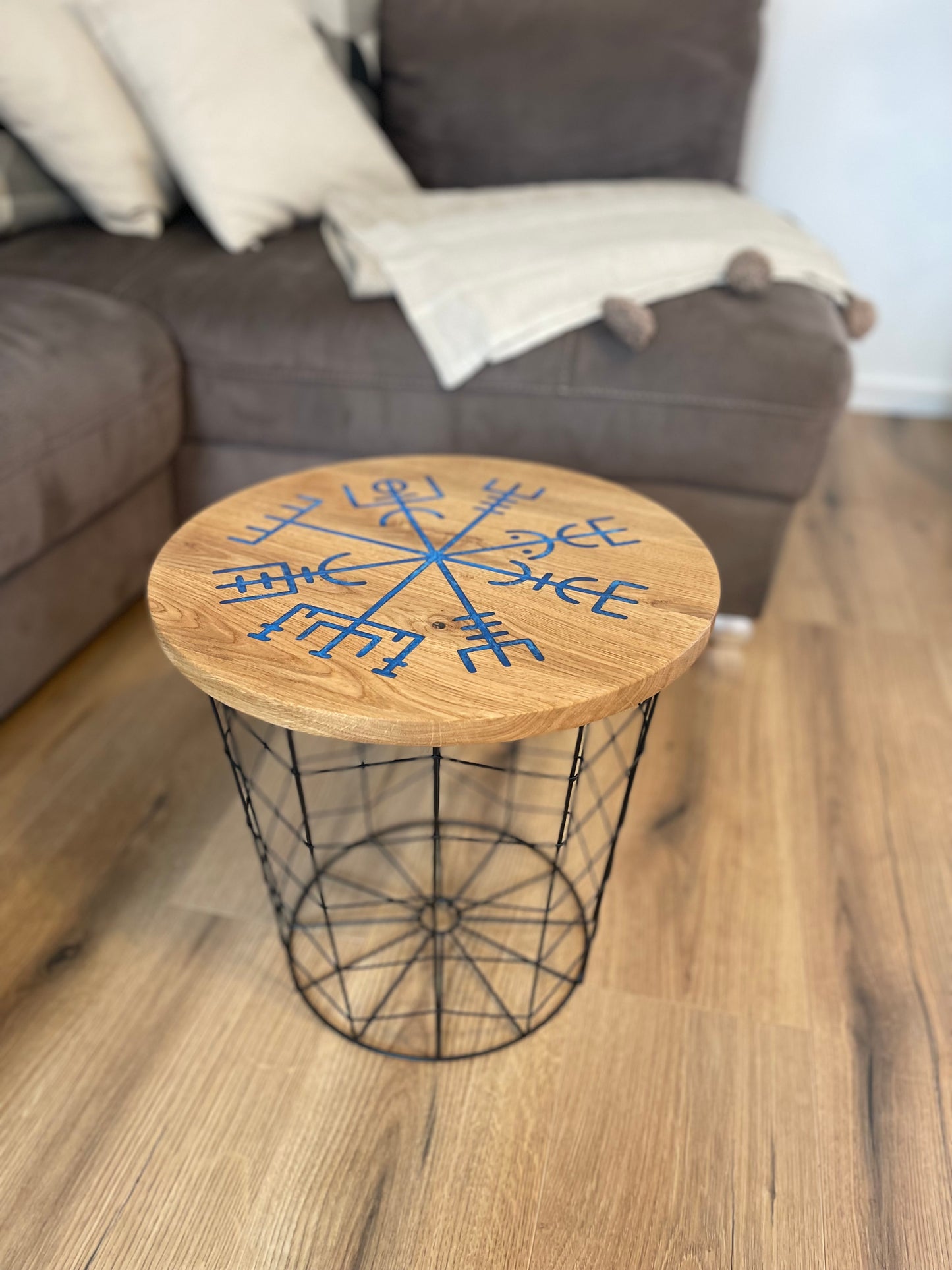 Epoxid Beistelltisch „Vegvísir", blau weiß
