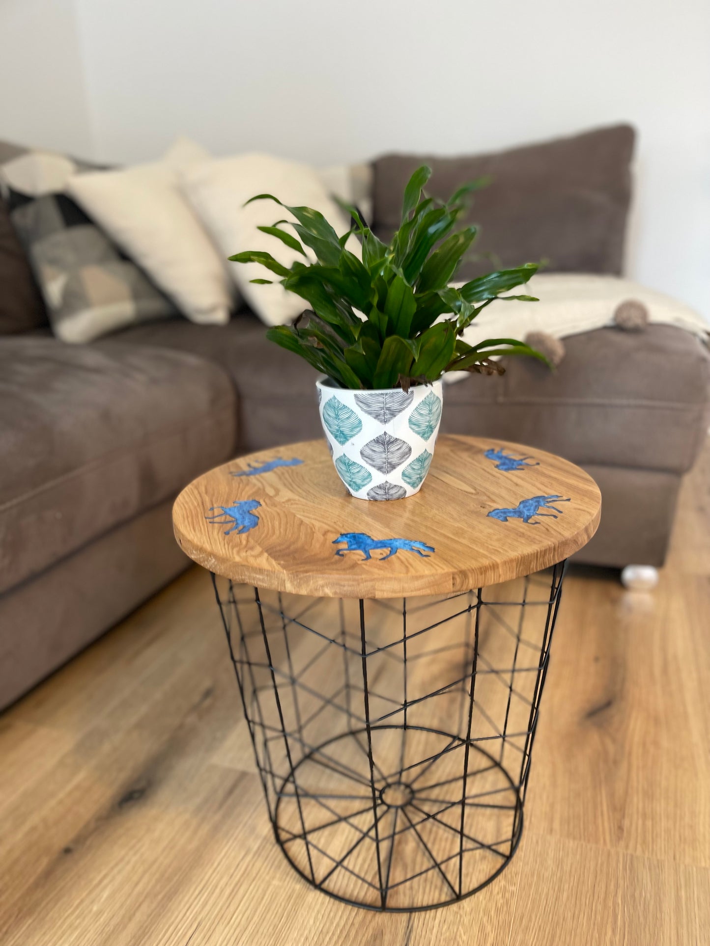 Epoxid Beistelltisch „Tölter", blau weiß 02