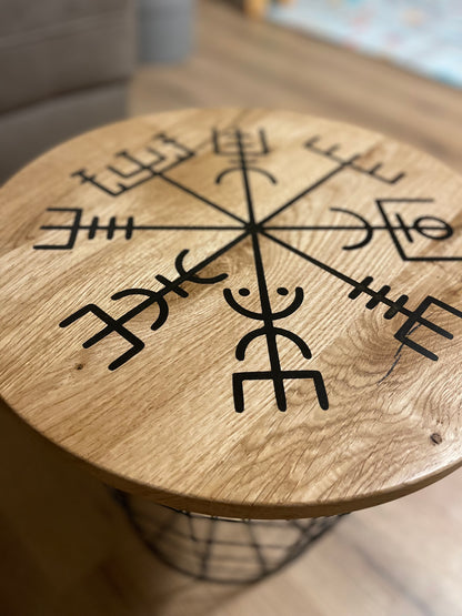 Epoxid Beistelltisch „Vegvísir", schwarz mit Goldpartikeln 02