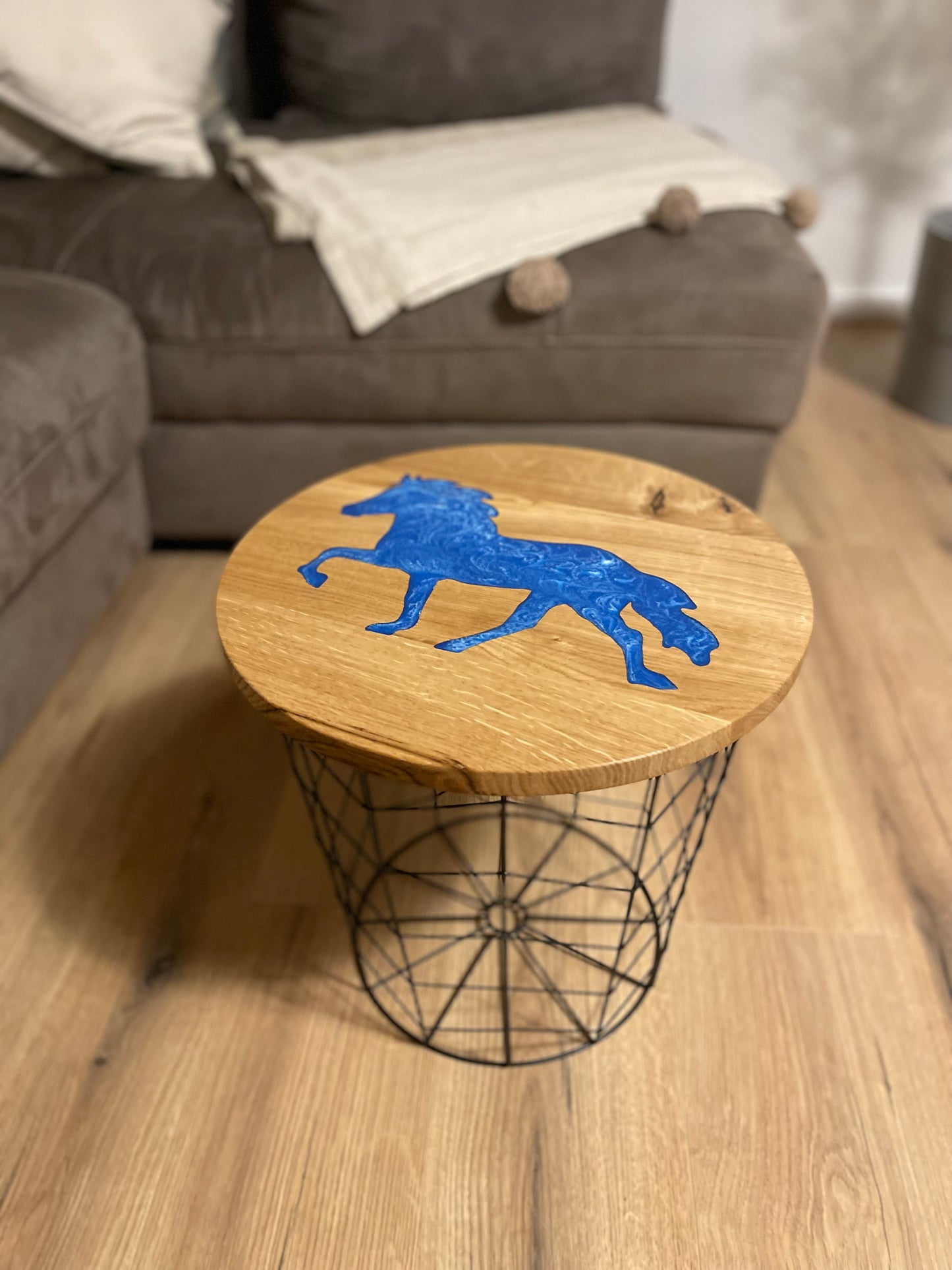 Epoxid Beistelltisch „Tölter groß“, blau weiß