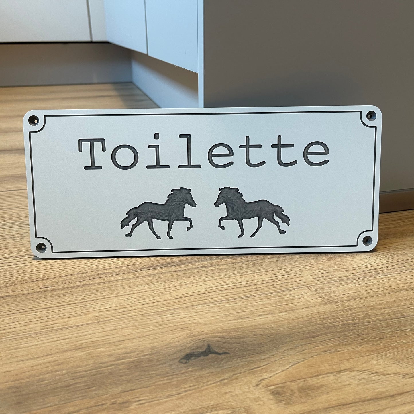 Individuelles Stallschild mit zwei Töltern und Namen