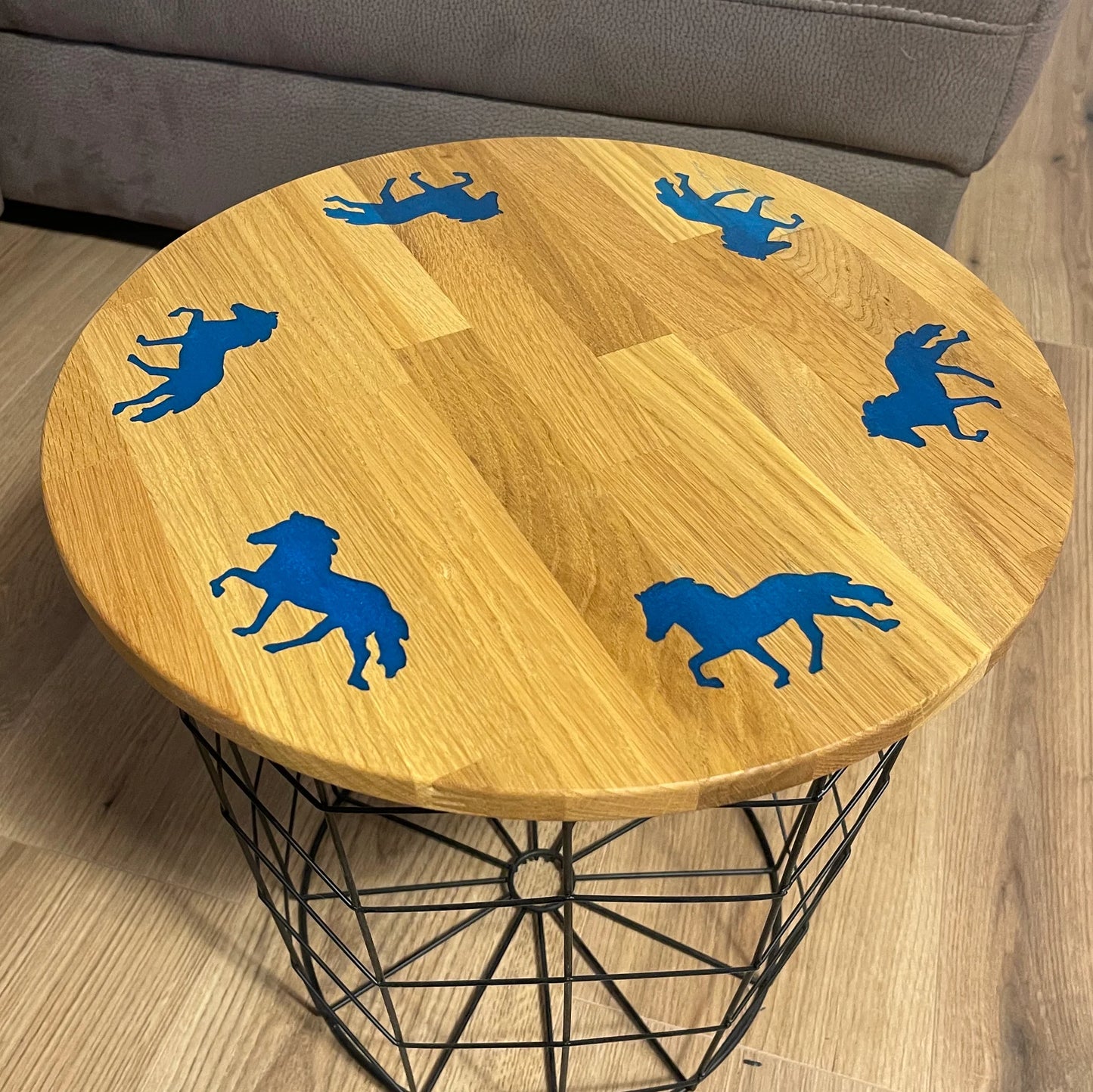 Epoxid Beistelltisch „Tölter“, blau
