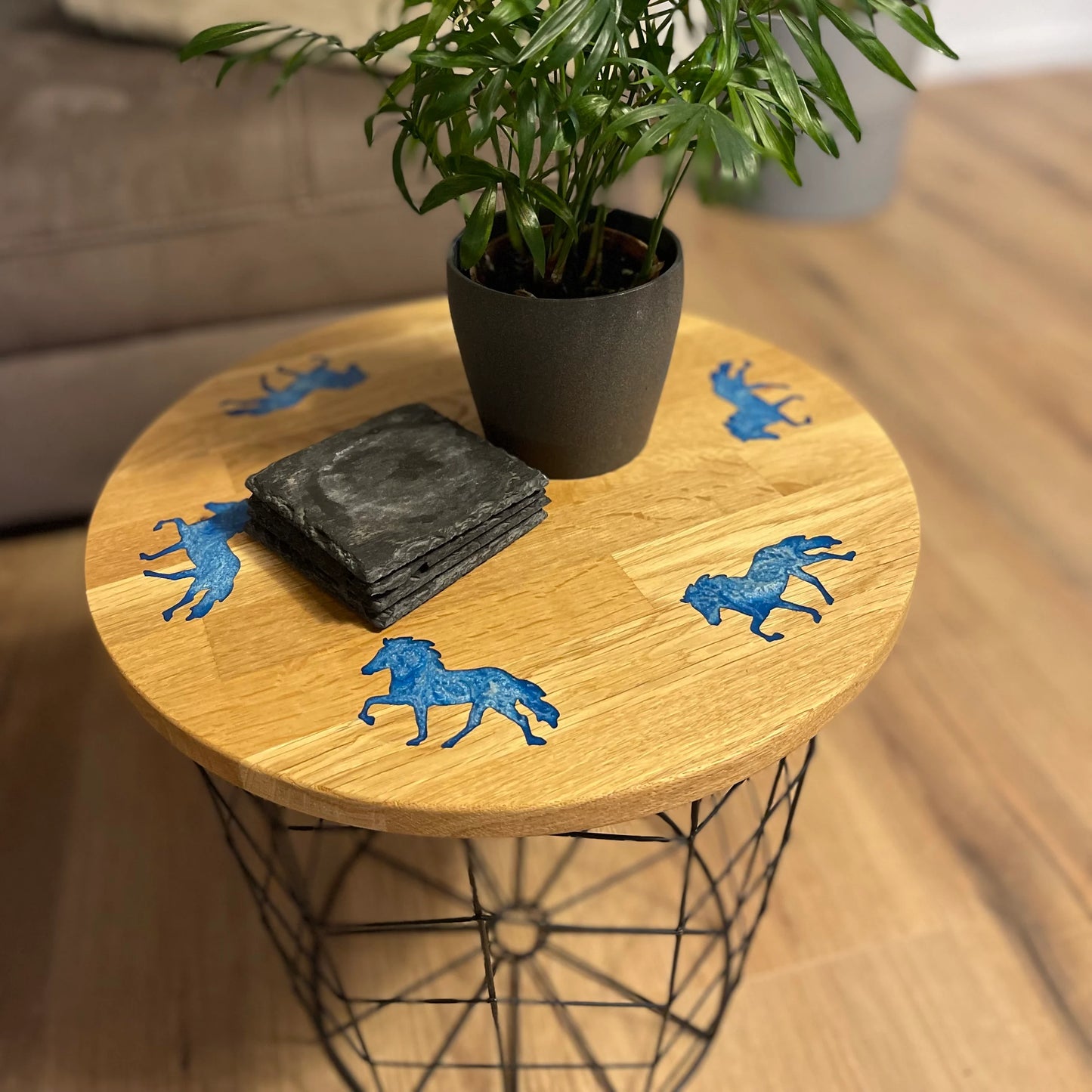 Epoxid Beistelltisch „Tölter“, blau weiß